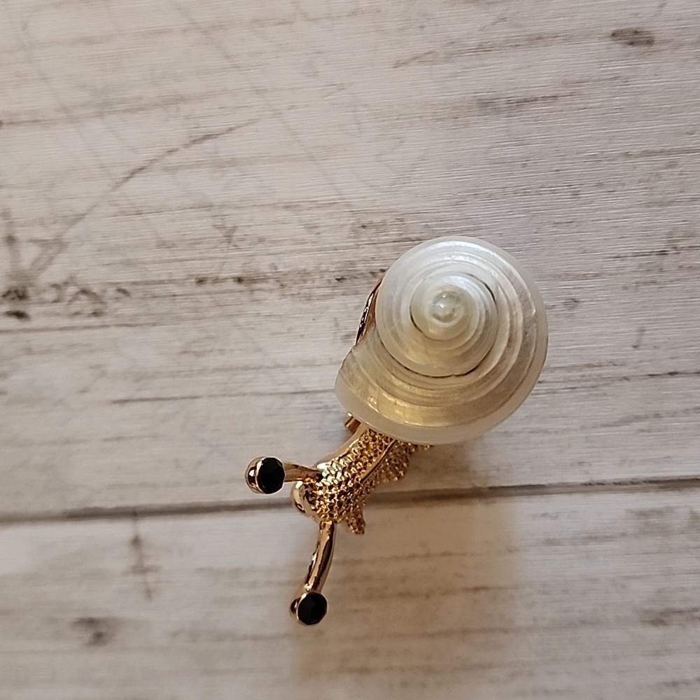 Snail Brooch Authentic  Shell on Brooch - Picture 5 of 6